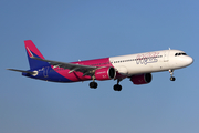 Wizz Air Airbus A321-271NX (HA-LVM) at  Warsaw - Frederic Chopin International, Poland