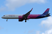 Wizz Air Airbus A321-271NX (HA-LVQ) at  London - Gatwick, United Kingdom