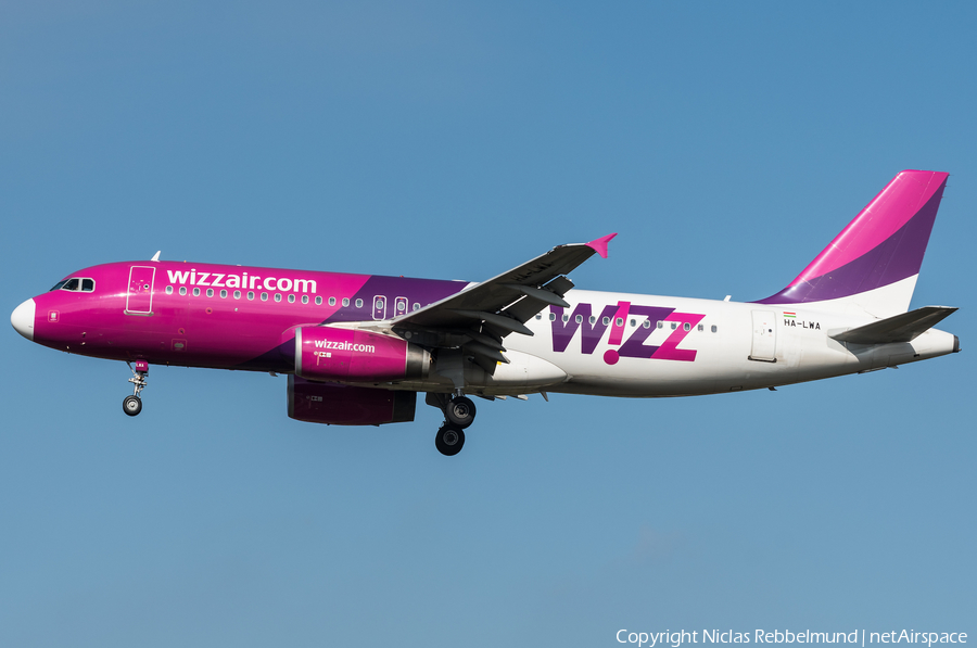 Wizz Air Airbus A320-232 (HA-LWA) | Photo 266057