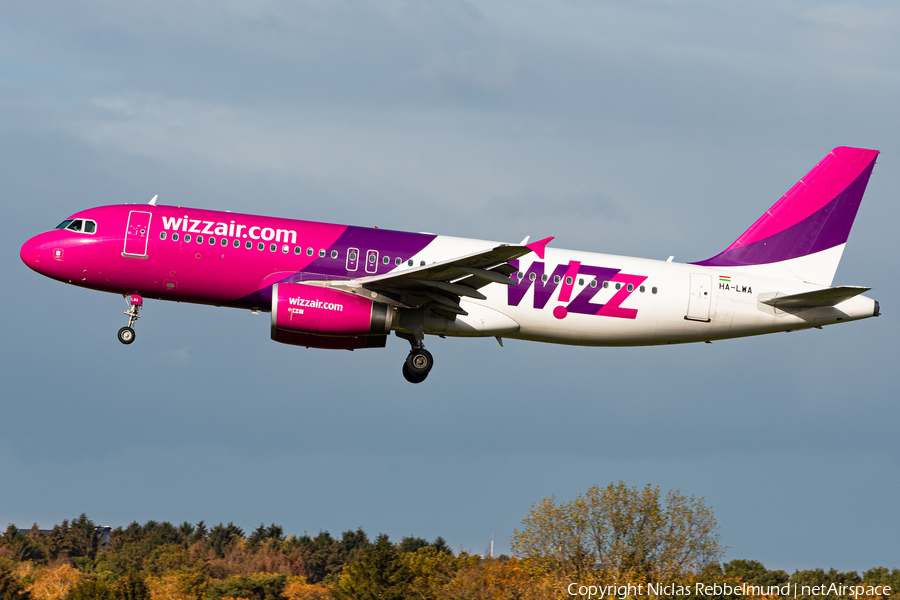 Wizz Air Airbus A320-232 (HA-LWA) | Photo 355094