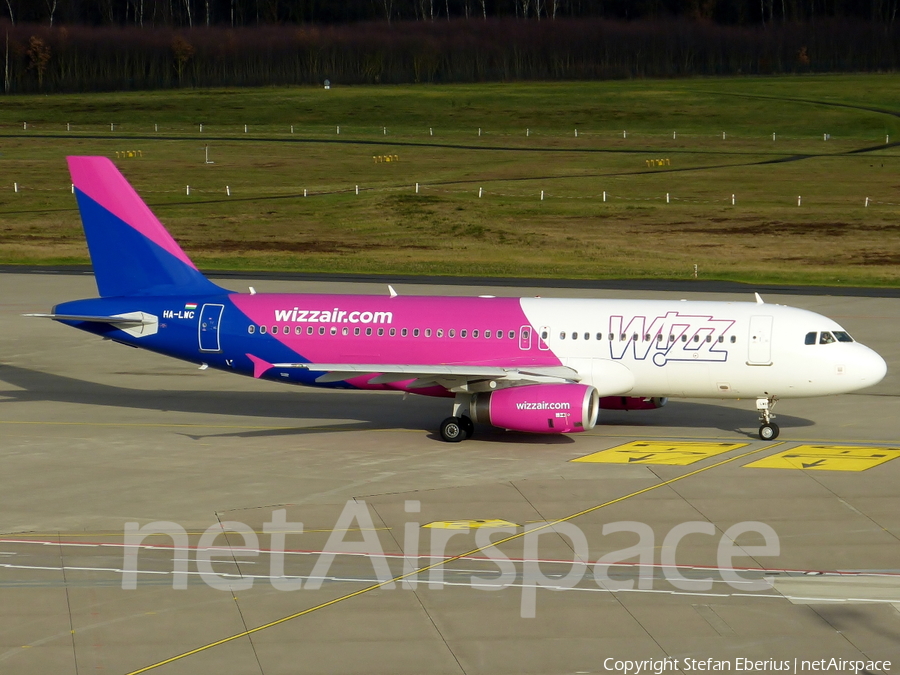 Wizz Air Airbus A320-232 (HA-LWC) | Photo 420497