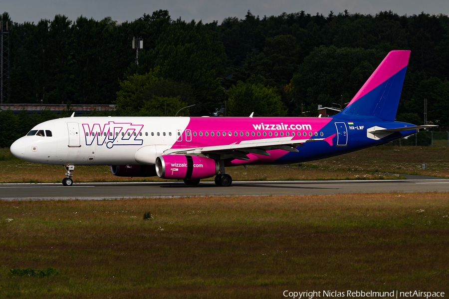 Wizz Air Airbus A320-232 (HA-LWF) | Photo 388285