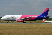 Wizz Air Airbus A320-232 (HA-LWF) at  London - Luton, United Kingdom