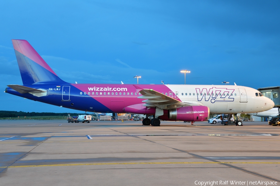 Wizz Air Airbus A320-232 (HA-LWJ) | Photo 320262