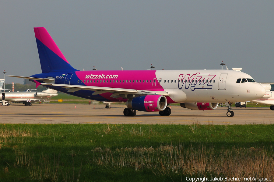 Wizz Air Airbus A320-232 (HA-LWJ) | Photo 239600