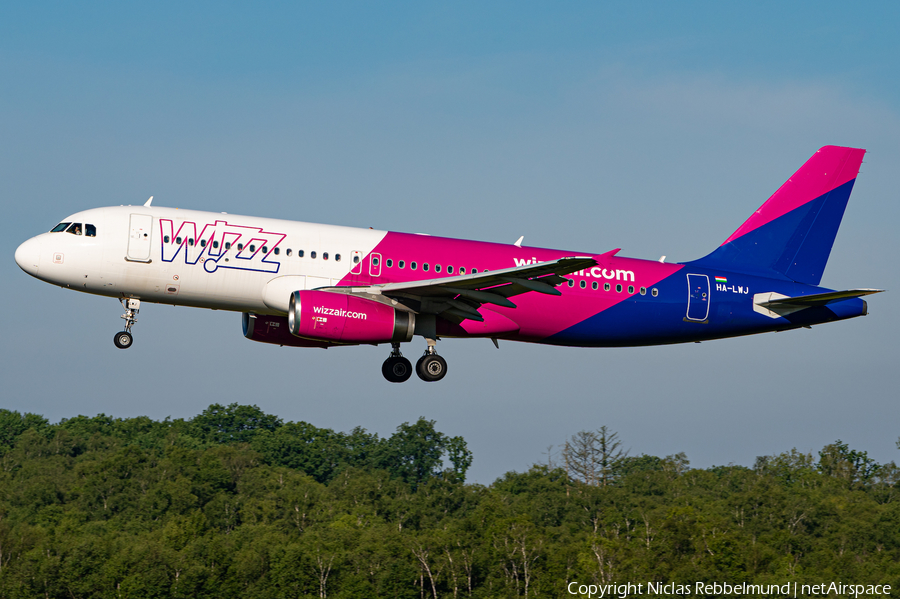 Wizz Air Airbus A320-232 (HA-LWJ) | Photo 510995