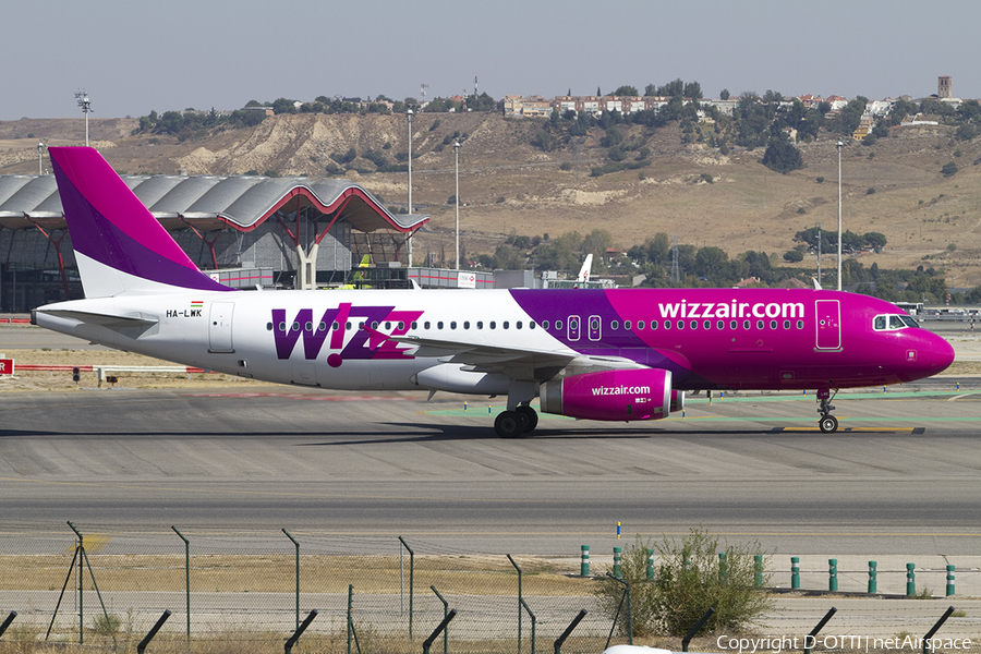 Wizz Air Airbus A320-232 (HA-LWK) | Photo 371147