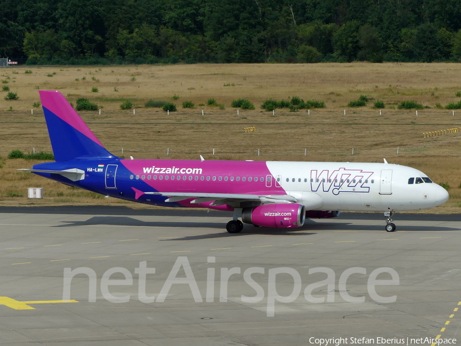 Wizz Air Airbus A320-232 (HA-LWN) | Photo 520206