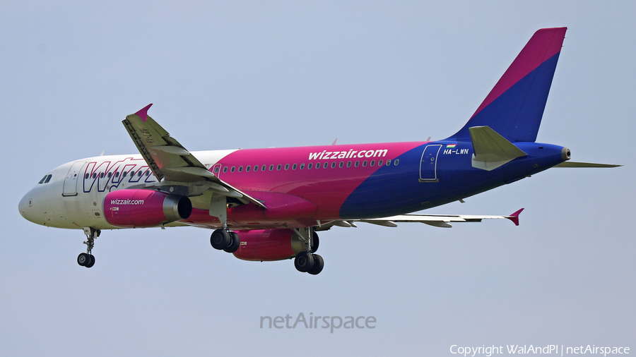 Wizz Air Airbus A320-232 (HA-LWN) | Photo 454570