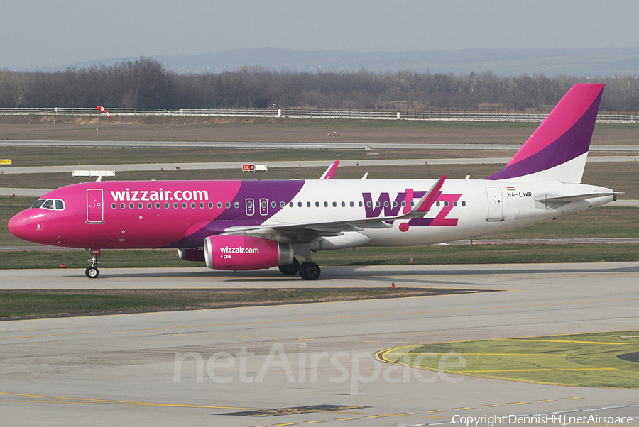 Wizz Air Airbus A320-232 (HA-LWR) | Photo 360775