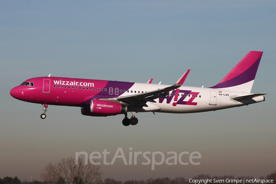 Wizz Air Airbus A320-232 (HA-LWS) | Photo 295028