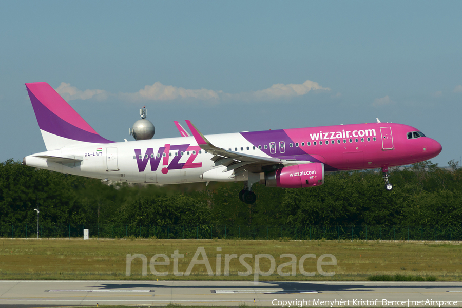 Wizz Air Airbus A320-232 (HA-LWT) | Photo 404943
