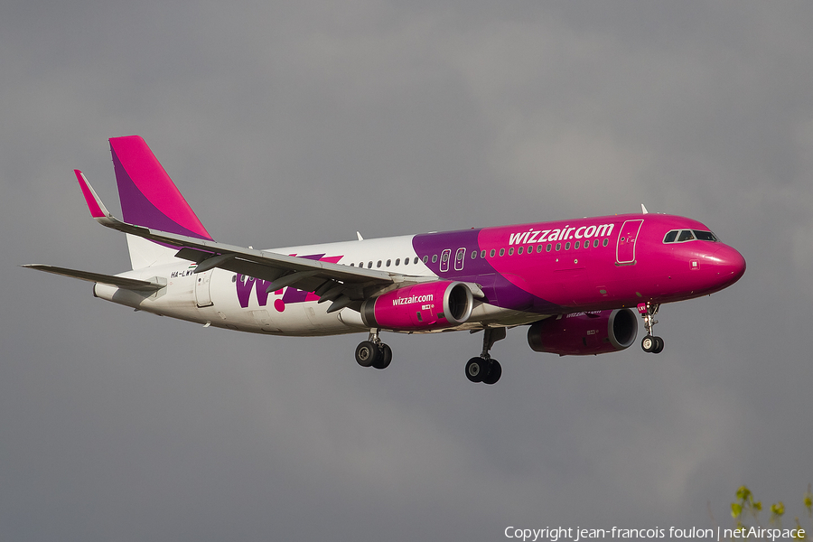 Wizz Air Airbus A320-232 (HA-LWV) | Photo 238685