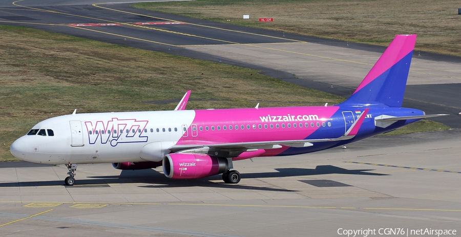 Wizz Air Airbus A320-232 (HA-LWX) | Photo 503729