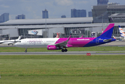 Wizz Air Airbus A321-231 (HA-LXC) at  Warsaw - Frederic Chopin International, Poland