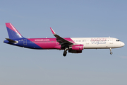 Wizz Air Airbus A321-231 (HA-LXC) at  Warsaw - Frederic Chopin International, Poland