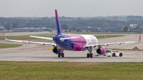 Wizz Air Airbus A321-231 (HA-LXG) at  Gdansk - Lech Walesa, Poland