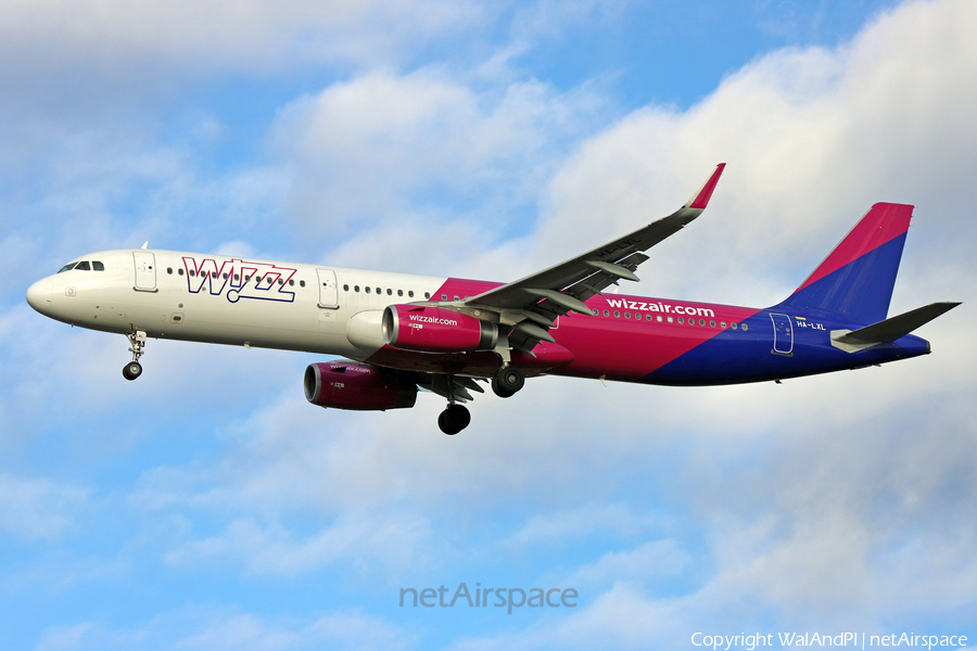 Wizz Air Airbus A321-231 (HA-LXL) | Photo 470618