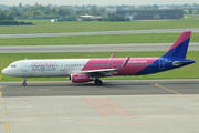 Wizz Air Airbus A321-231 (HA-LXM) at  Warsaw - Frederic Chopin International, Poland