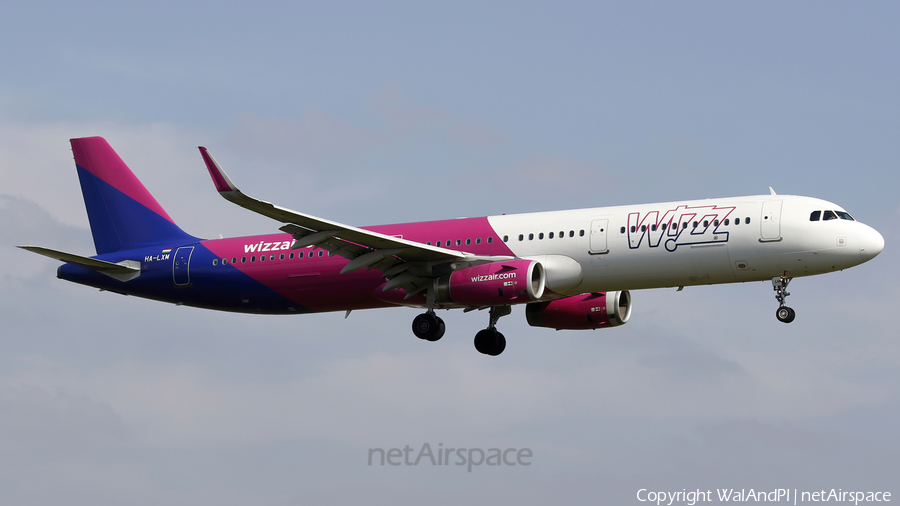Wizz Air Airbus A321-231 (HA-LXM) | Photo 563420