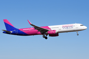 Wizz Air Airbus A321-231 (HA-LXP) at  Warsaw - Frederic Chopin International, Poland