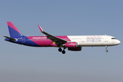 Wizz Air Airbus A321-231 (HA-LXQ) at  Warsaw - Frederic Chopin International, Poland