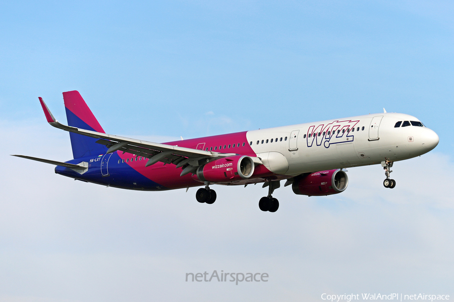Wizz Air Airbus A321-231 (HA-LXT) | Photo 475674