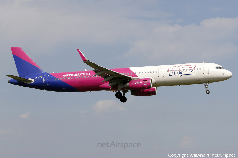 Wizz Air Airbus A321-231 (HA-LXV) | Photo 523713