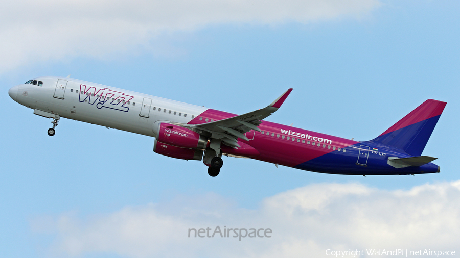 Wizz Air Airbus A321-231 (HA-LXY) | Photo 455610