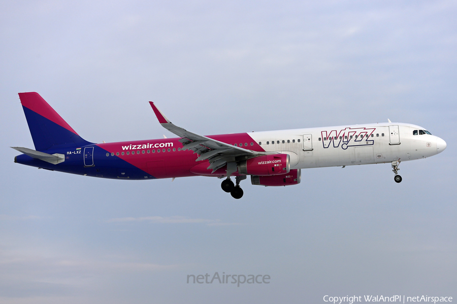 Wizz Air Airbus A321-231 (HA-LXZ) | Photo 488574