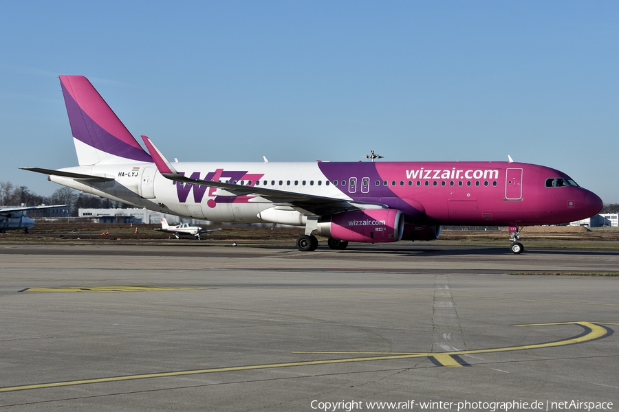 Wizz Air Airbus A320-232 (HA-LYJ) | Photo 559025