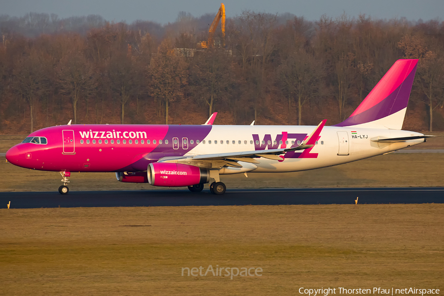 Wizz Air Airbus A320-232 (HA-LYJ) | Photo 133874