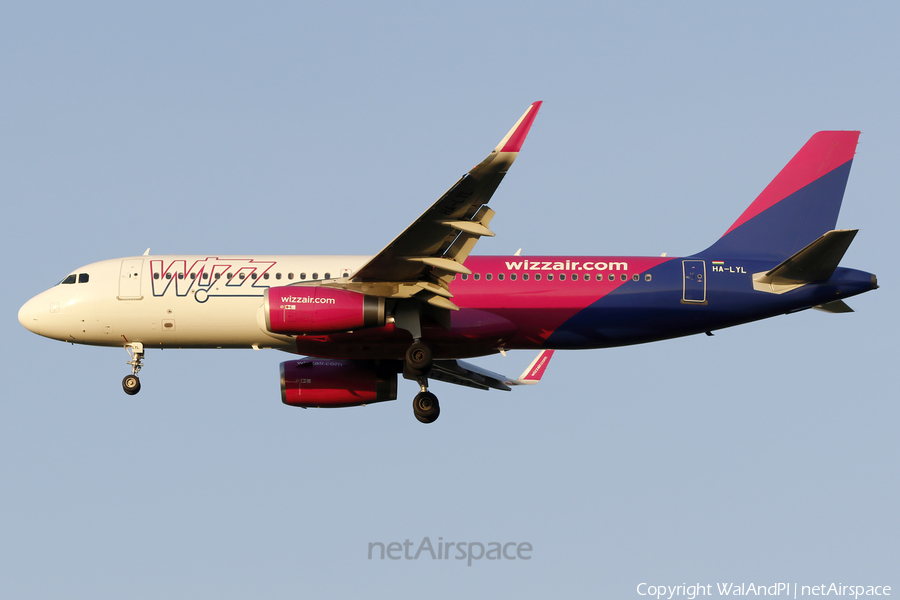 Wizz Air Airbus A320-232 (HA-LYL) | Photo 619259