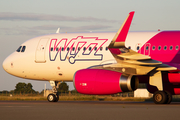 Wizz Air Airbus A320-232 (HA-LYQ) at  London - Luton, United Kingdom