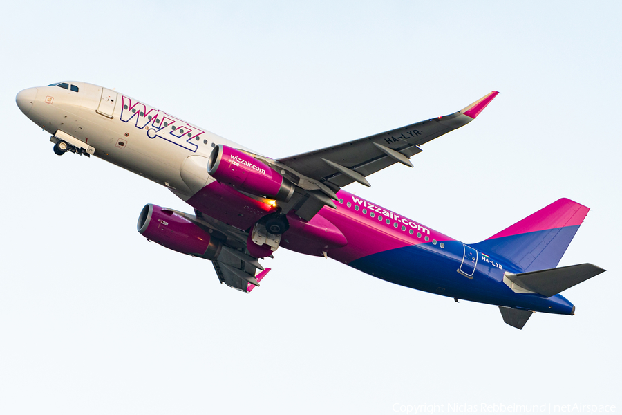 Wizz Air Airbus A320-232 (HA-LYR) | Photo 368179