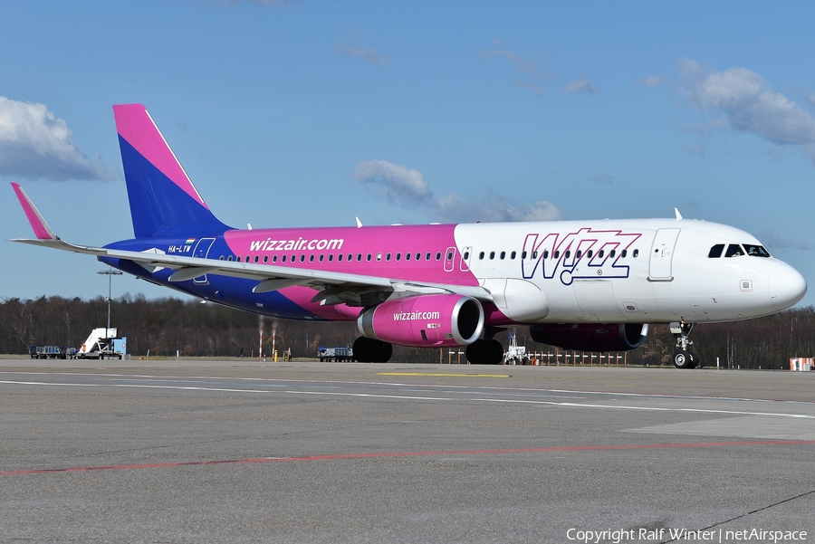 Wizz Air Airbus A320-232 (HA-LYW) | Photo 313678