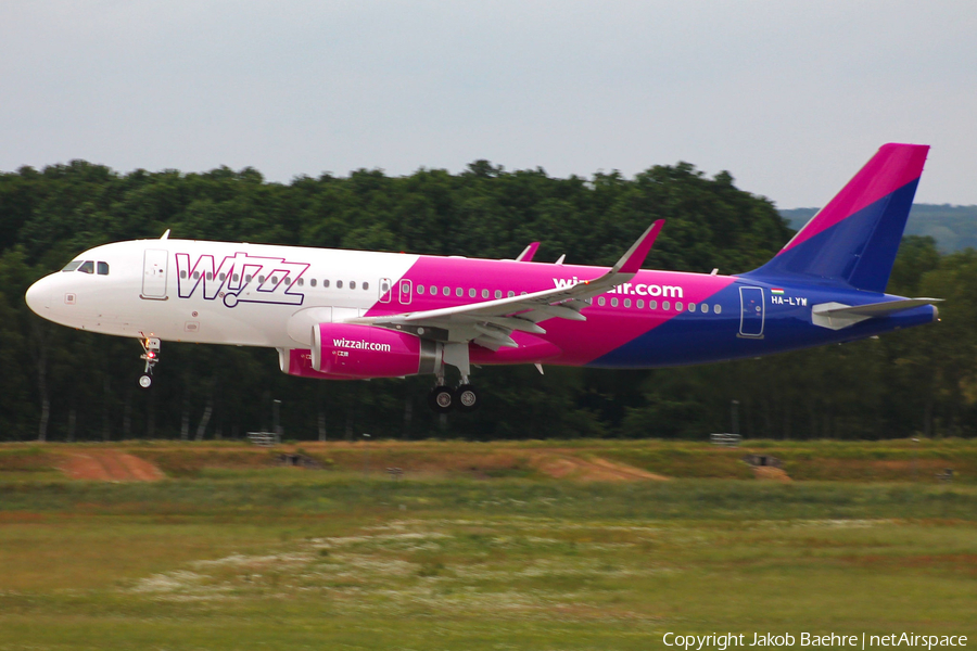 Wizz Air Airbus A320-232 (HA-LYW) | Photo 172410