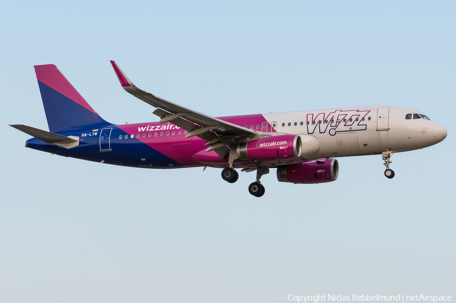 Wizz Air Airbus A320-232 (HA-LYW) | Photo 343302