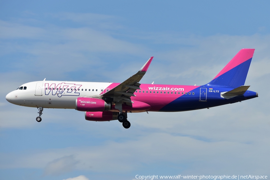 Wizz Air Airbus A320-232 (HA-LYX) | Photo 385953