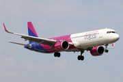 Wizz Air Airbus A321-271NX (HA-LZB) at  Warsaw - Frederic Chopin International, Poland