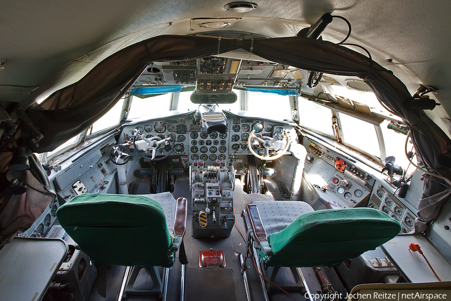 Malev Hungarian Airlines Ilyushin Il-18V (HA-MOA) | Photo 85226
