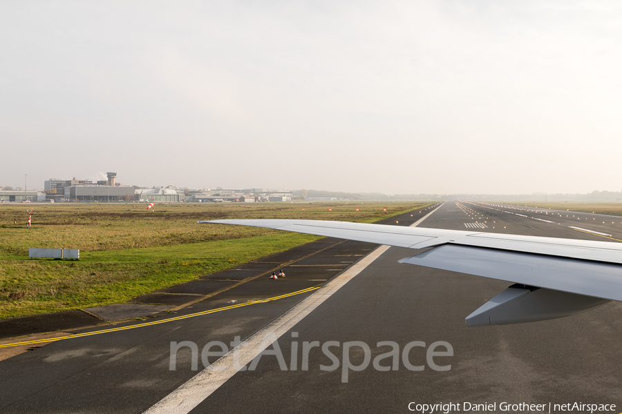 Helvetic Airways Embraer ERJ-190E2 (ERJ-190-300STD) (HB-AZA) | Photo 378048