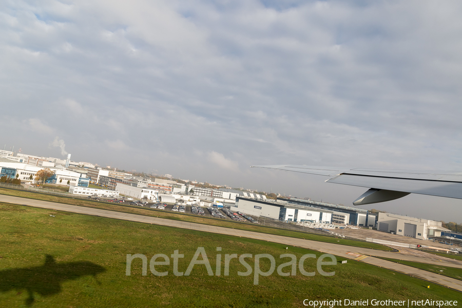 Helvetic Airways Embraer ERJ-190E2 (ERJ-190-300STD) (HB-AZA) | Photo 378049