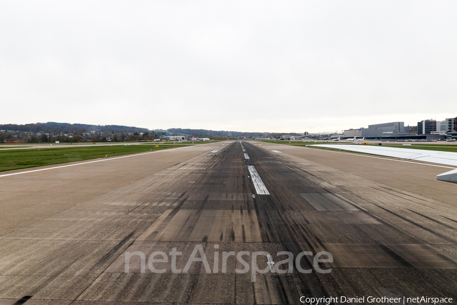 Helvetic Airways Embraer ERJ-190E2 (ERJ-190-300STD) (HB-AZA) | Photo 378050