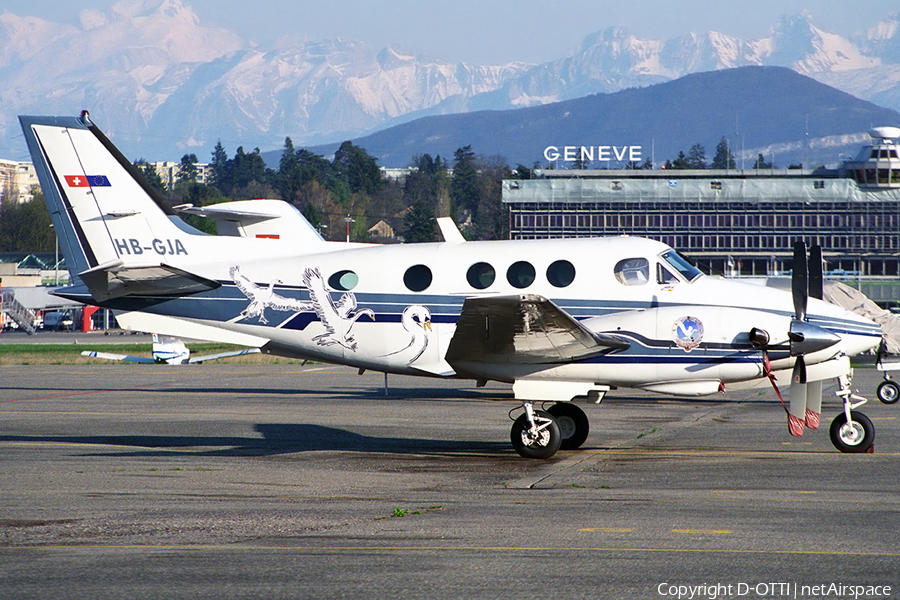 Air Lemanic Beech C90 King Air (HB-GJA) | Photo 181580