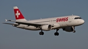 Swiss International Airlines Airbus A320-214 (HB-IJD) at  Geneva - International, Switzerland