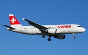 Swiss International Airlines Airbus A320-214 (HB-IJD) at  Hamburg - Fuhlsbuettel (Helmut Schmidt), Germany