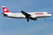 Swiss International Airlines Airbus A320-214 (HB-IJD) at  London - Heathrow, United Kingdom