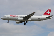 Swiss International Airlines Airbus A320-214 (HB-IJE) at  London - Heathrow, United Kingdom