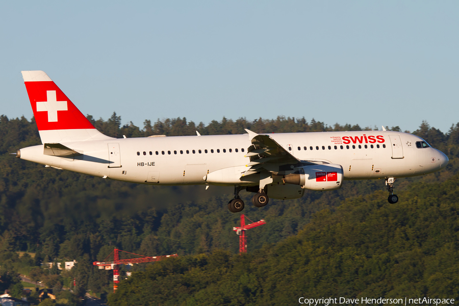Swiss International Airlines Airbus A320-214 (HB-IJE) | Photo 11138